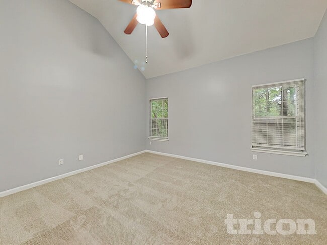 Foto del edificio - 161 Kentwood Springs Dr