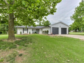 Building Photo - 2140 SE 44th St