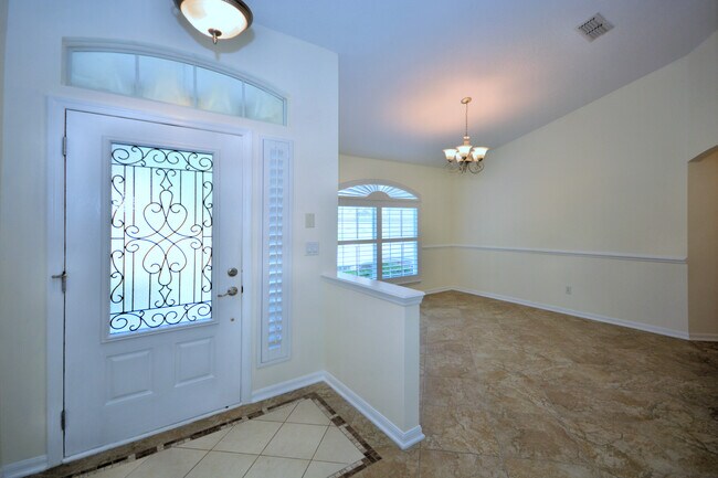 Entrada principal con zona de comedor - 4538 Palmetto Cove Ln