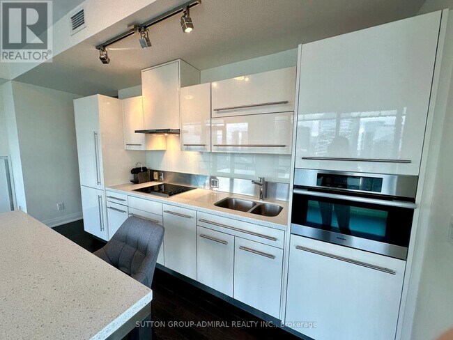 Building Photo - 80 John St