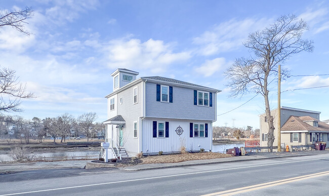 Building Photo - 194 Commercial St