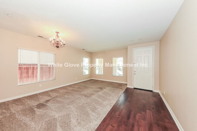 Foto del edificio - Beautiful Spanish Style 3 Bedroom Plus Lof...