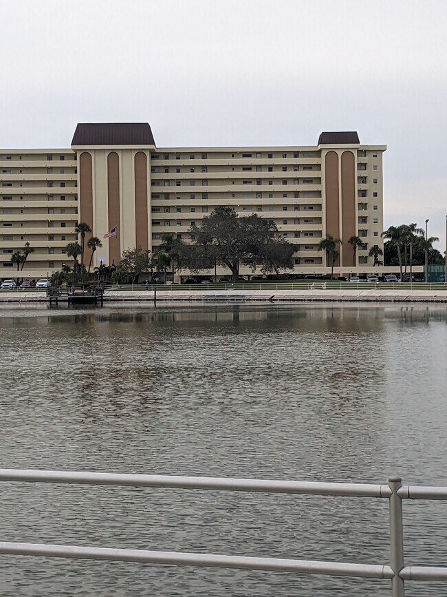 Foto del edificio - 4575 Cove Cir