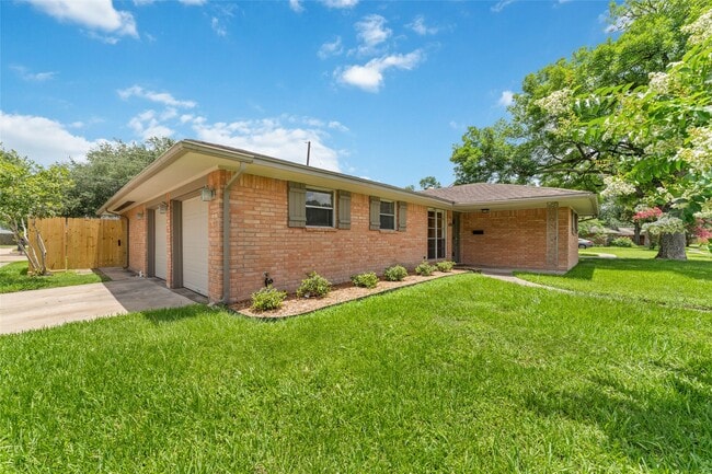 Building Photo - 4118 Donna Lynn Dr