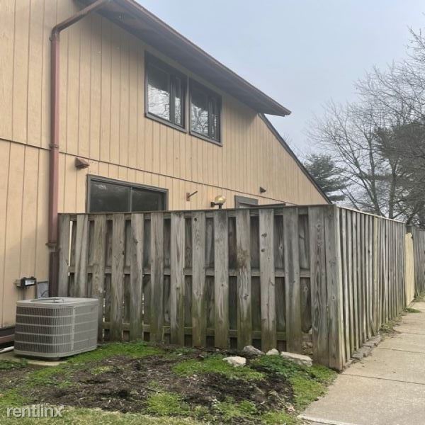 Foto principal - 2 br, 1.5 bath Townhome - 424 West Ct
