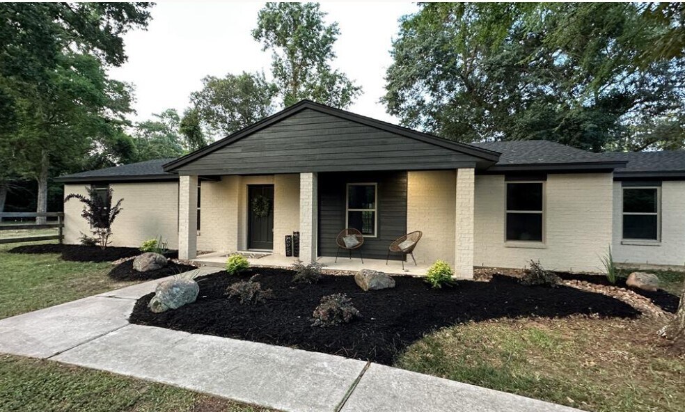 Building Photo - 19563 Loafers Ln