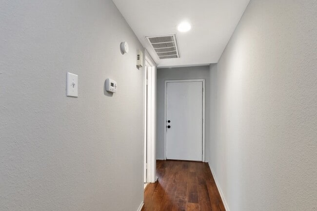 Building Photo - 14777 Wunderlich Dr