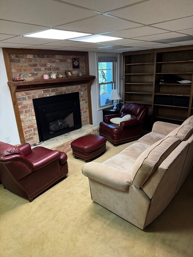 South Apt LR - 610 Lockett Rd