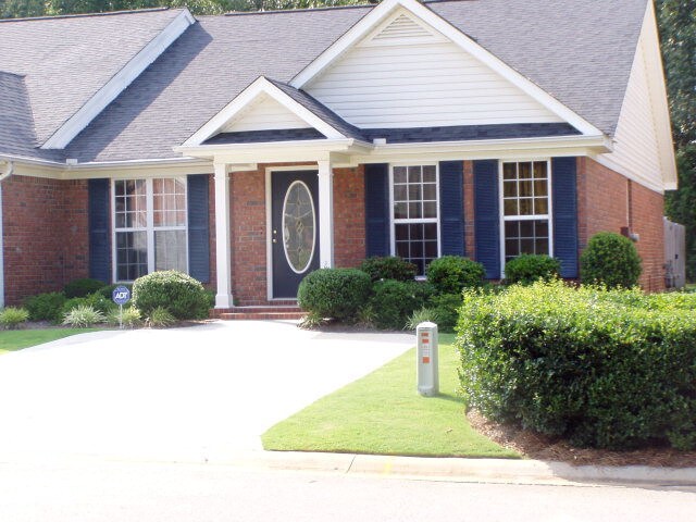 Foto principal - 256 Vanderbilt Dr