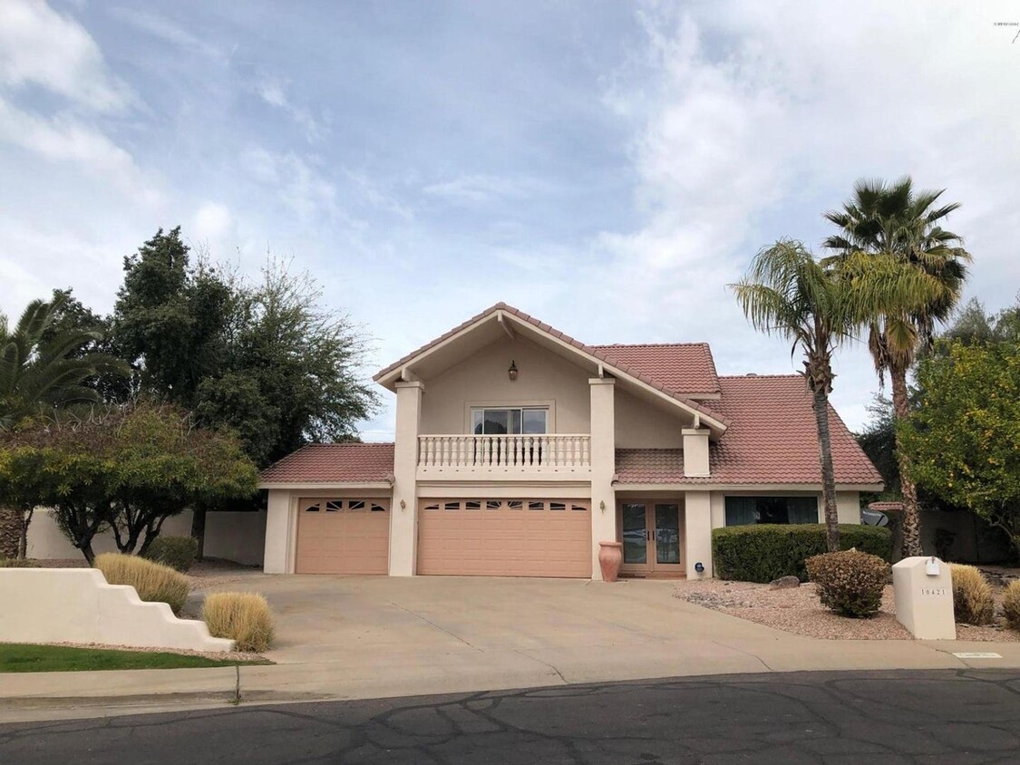 Primary Photo - Stunning Cul-de-Sac Home with Remodeled In...