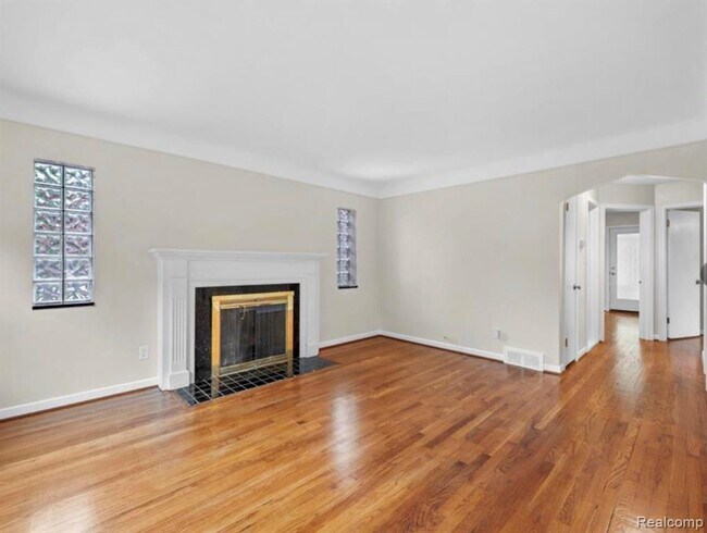 Building Photo - 1790 Kenmore Dr