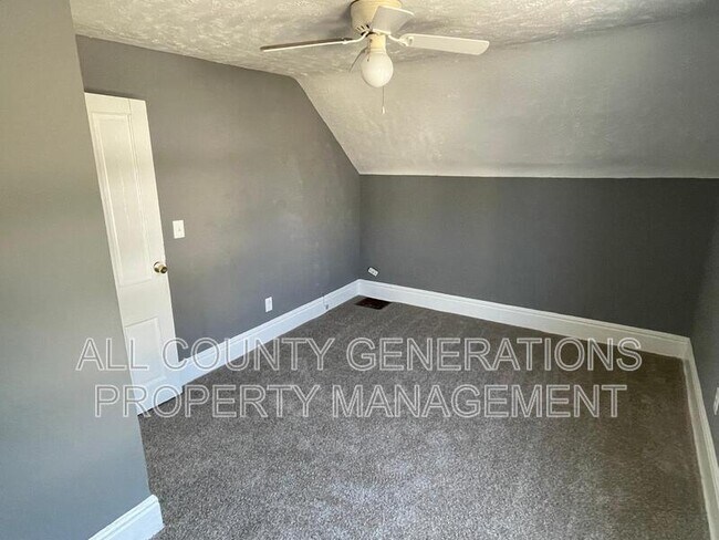 Building Photo - 1407 E 90th St
