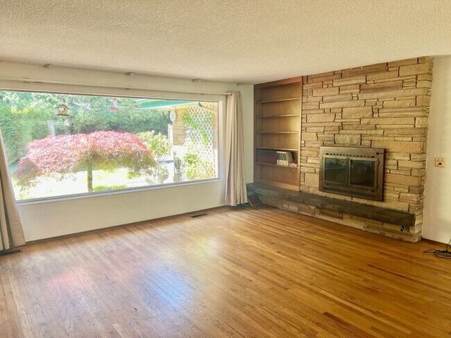 Building Photo - 3bd/.75ba Seattle Home
