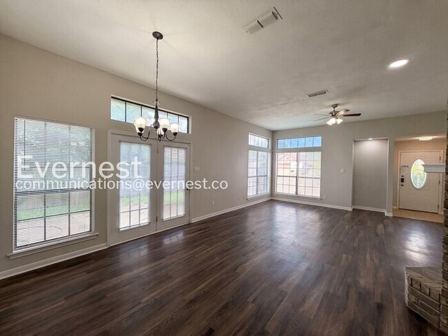 Foto del edificio - 2014 Cedarview Dr