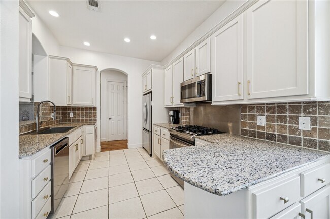 Building Photo - 811 Patterson St