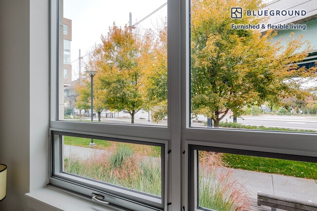 Building Photo - 5 Glassworks Ave