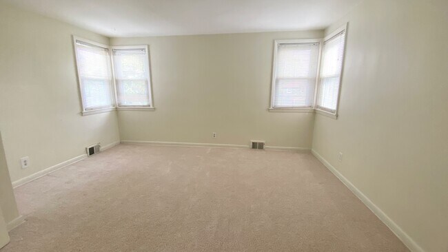 Den/office/studio - 38 Rand Ave