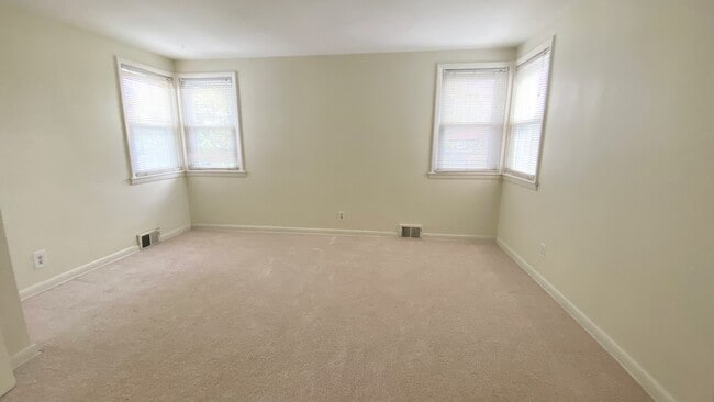 Den/office/studio - 38 Rand Ave