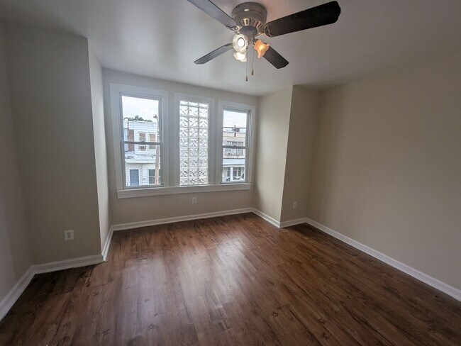 Building Photo - Lovely Home - Mt. Airy