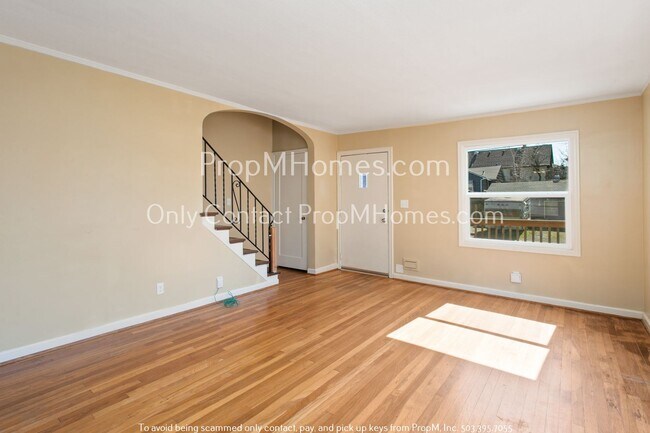 Foto del edificio - Delightful Two Bedroom Duplex In SE Portland - Fenced Yard!