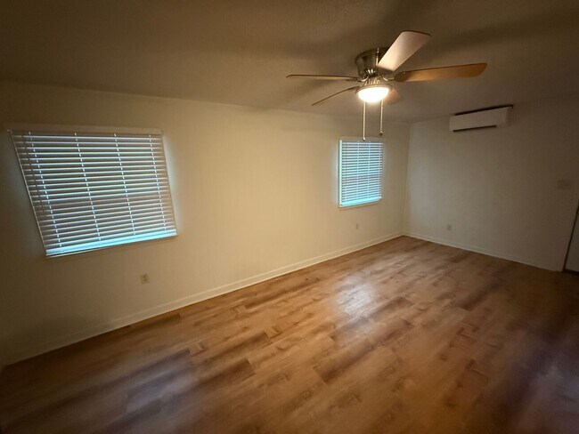 Foto del edificio - Beautiful Split level home with tons of upgrades!!