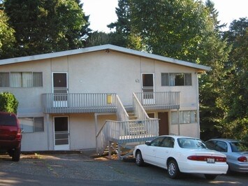 Building Photo - Tukwila Fourplex
