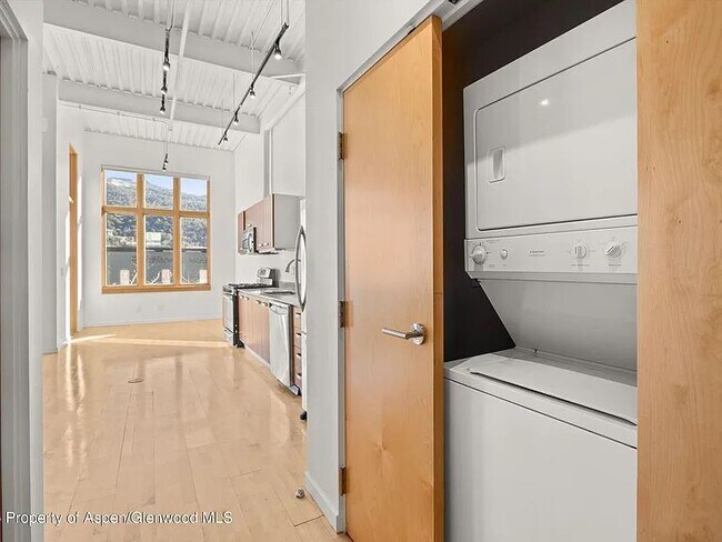 Foto del edificio - 231 Robinson St