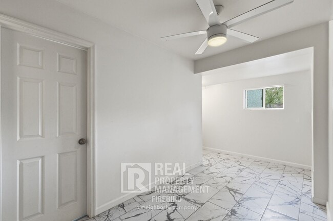 Foto del edificio - 1108 S Lebanon Ln