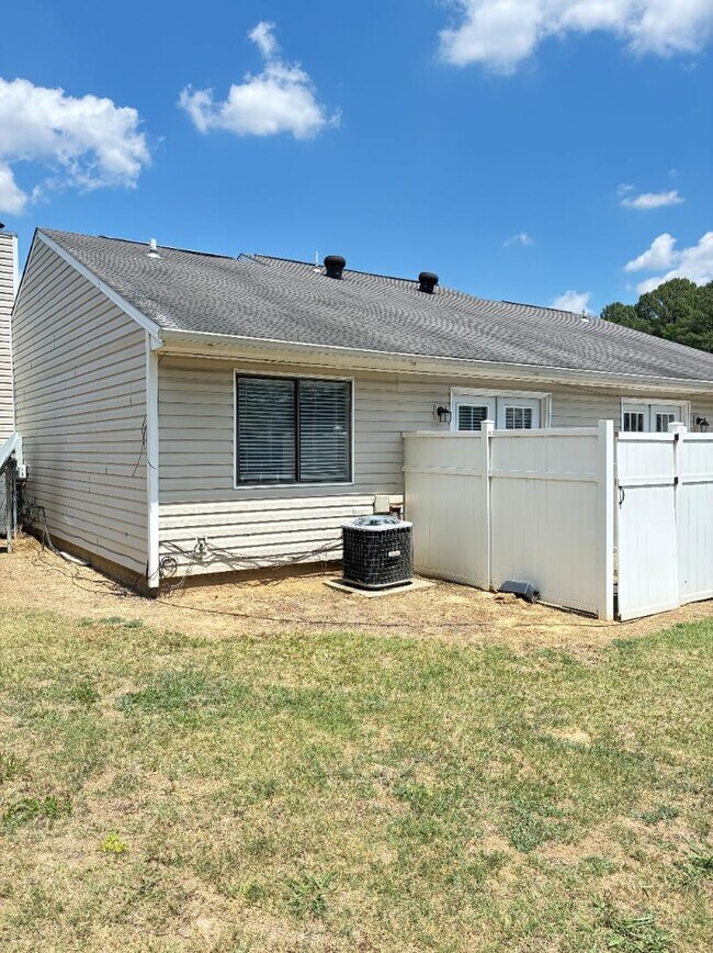 Foto del edificio - 3701 Nealshire Dr NW