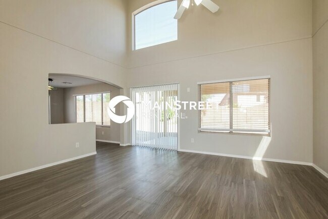 Foto del edificio - 3 Bedroom Pet-Friendly Home in Surprise, A...