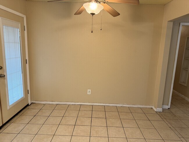 Foto del edificio - 16607 David Glen Dr