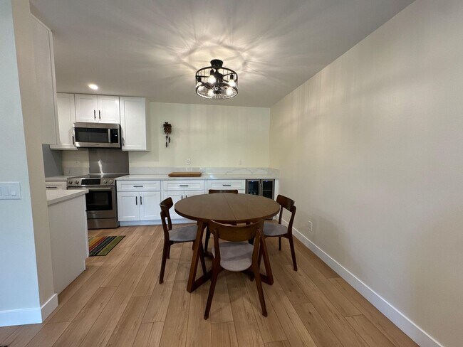 Foto del edificio - Move in ready Condo!