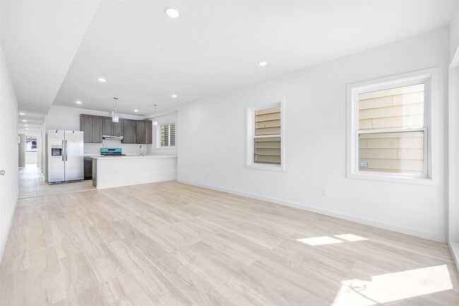 Building Photo - 418 11th St