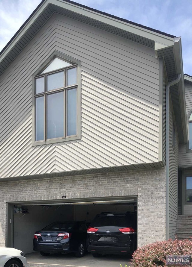 Building Photo - 707 Holly Ct