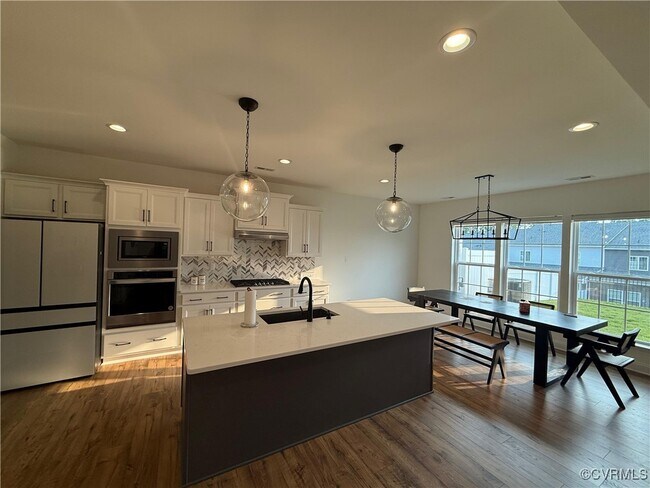 Foto del edificio - 7048 Dunton Rd