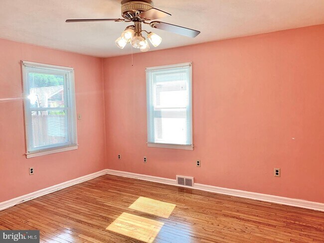 Foto del edificio - 10 Gedney Rd