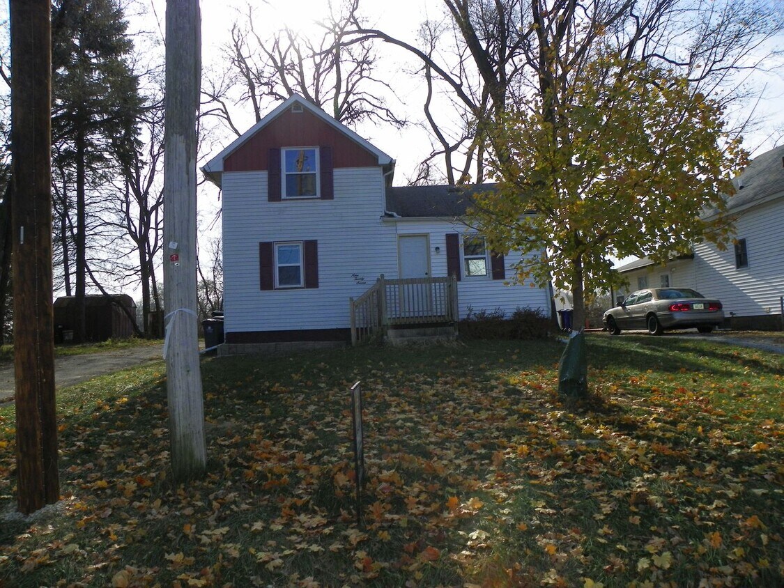 927 22nd Ave SW, Cedar Rapids, IA 52404 House Rental in Cedar Rapids