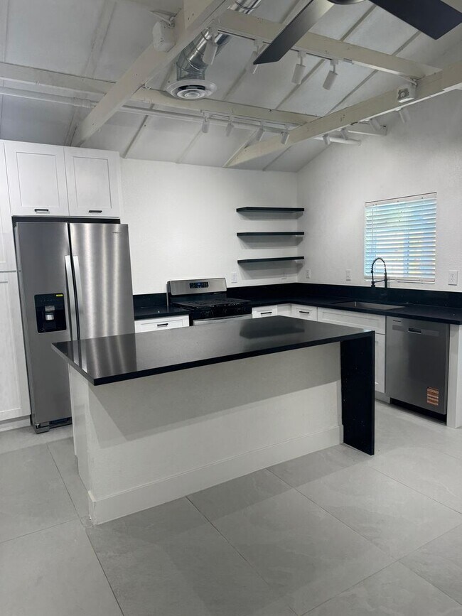 Building Photo - 800 Canosa Ave