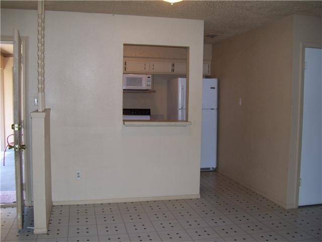  - 208-210 N Vanderveer St