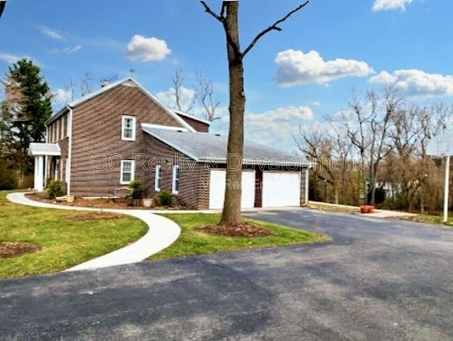 Building Photo - 87 W Surrey Ln