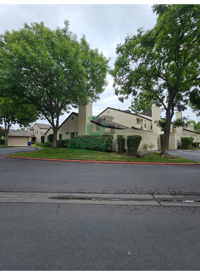 Foto del edificio - 1108 Cedar Creek Dr