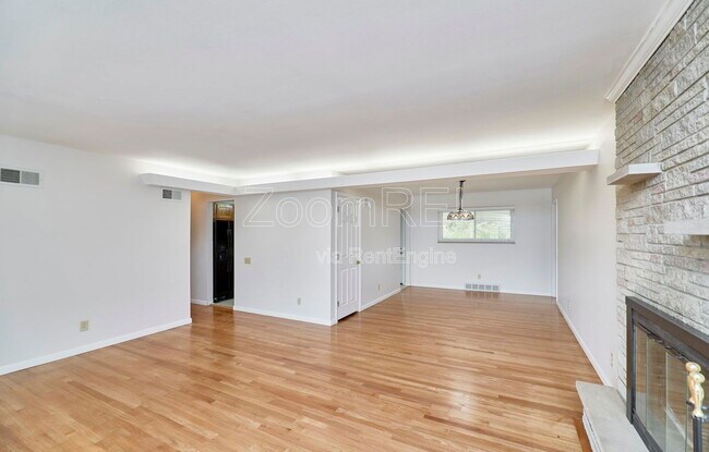 Foto del edificio - 9210 Medallion Ct