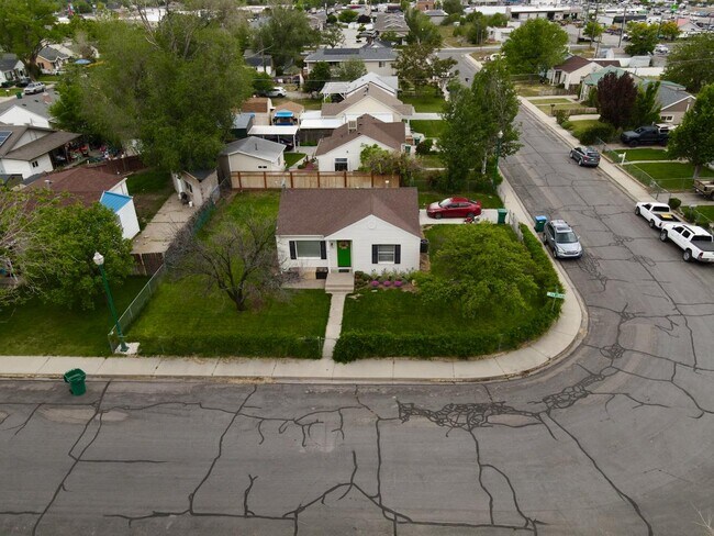 Building Photo - 735 N 25 W St