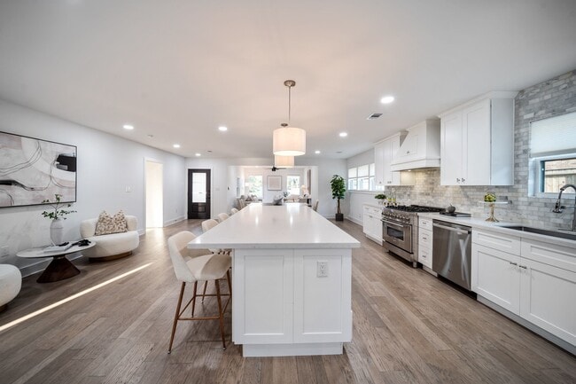 Building Photo - 2501 Briarhurst Dr