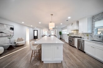 Building Photo - 2501 Briarhurst Dr