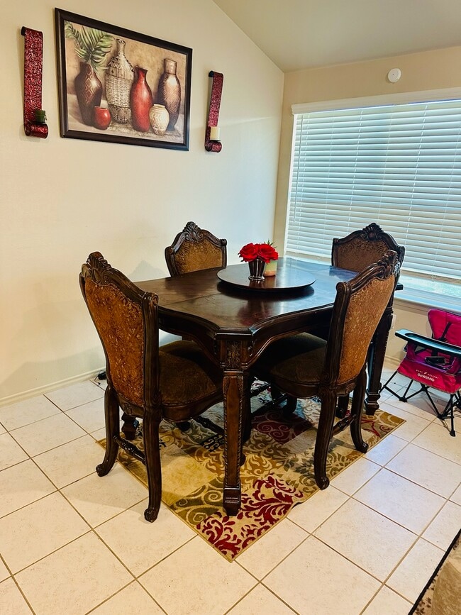 Building Photo - 1705 Castroville Trl