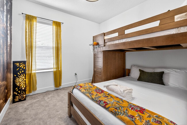 Foto del edificio - 1734 W Cherry St