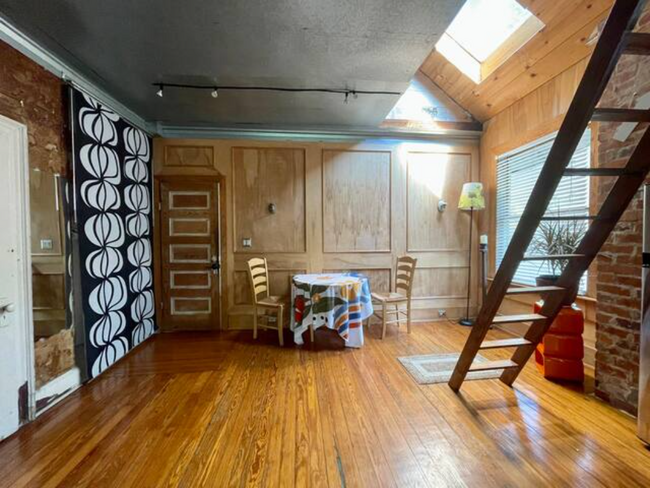 Your Studio - 1636 11th Pl S