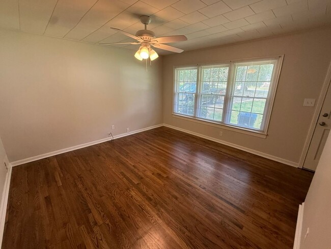 Building Photo - Modern Comfort Meets Classic Charm