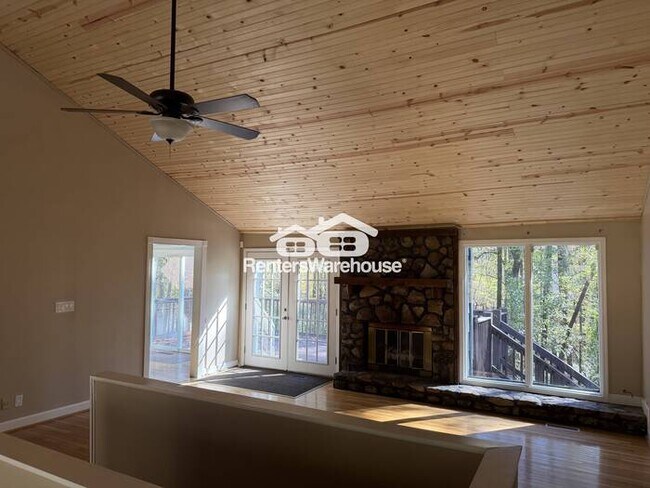 Foto del edificio - Stunning 4 Bedroom 3 Bath Home with outstanding floor plan and 3 level deck zoned to Oak Mountain...